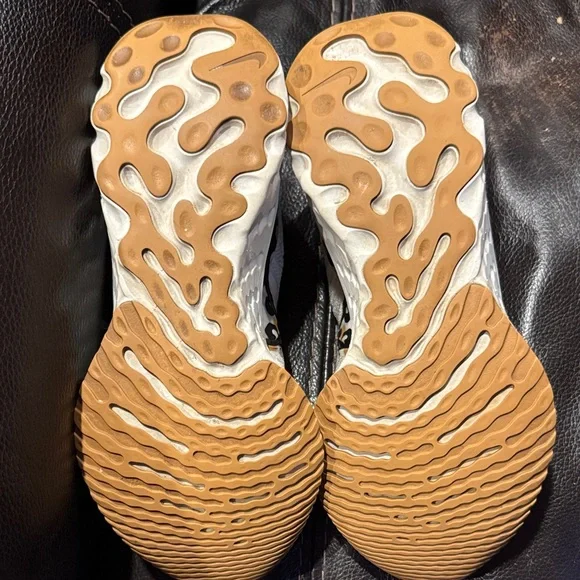 NIKE FLYKNIT SZ 7 White Knit Sneakers with Leopard Print Lining - Picture 3 of 7